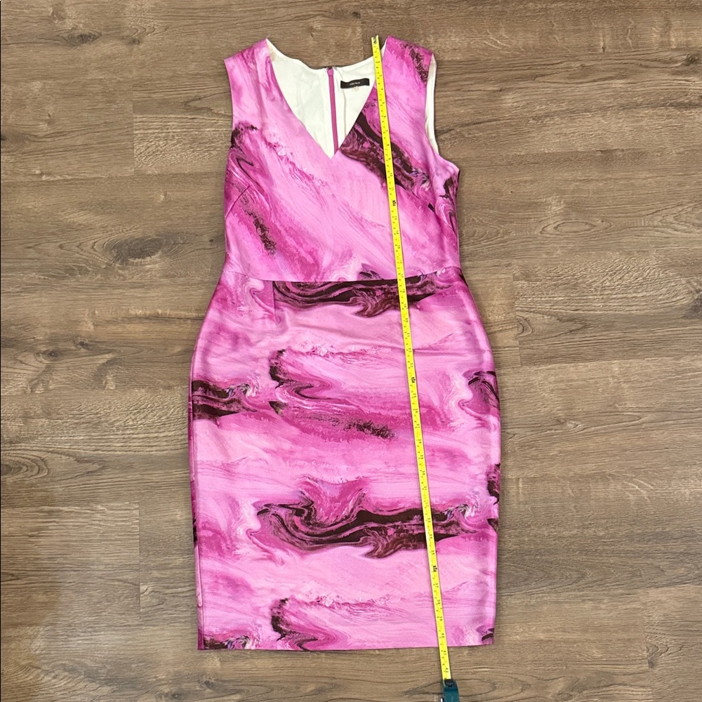 Vera Wang V Neck Pink Swirl Midi Dress